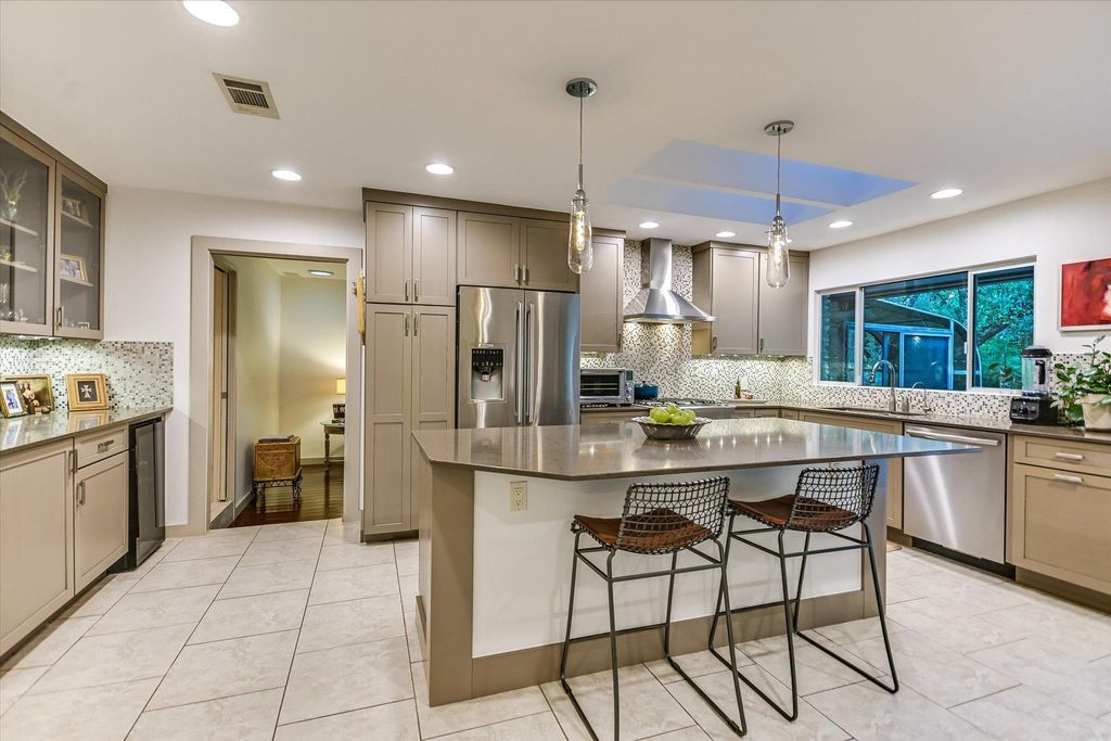 7101 Sungate DR, Austin, TX 78731