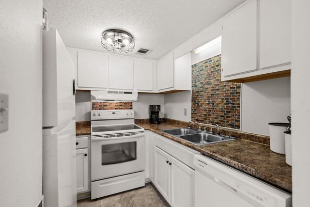 101 Old Ferry Road 12B, Shalimar, FL 32579