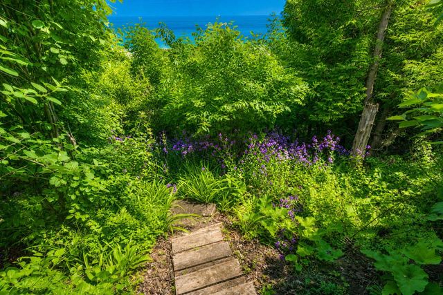 6320 N Lake DRIVE, Whitefish Bay, WI 53217