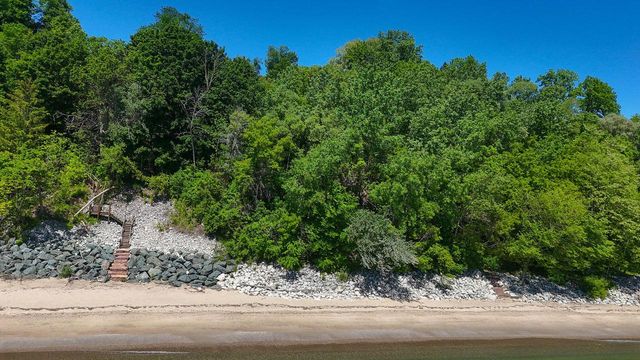 6320 N Lake DRIVE, Whitefish Bay, WI 53217