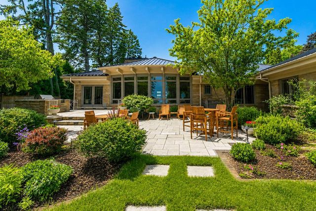 6320 N Lake DRIVE, Whitefish Bay, WI 53217