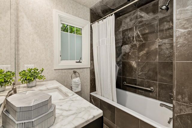 6320 N Lake DRIVE, Whitefish Bay, WI 53217