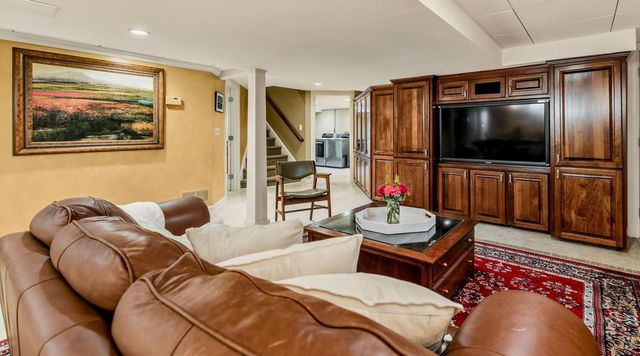6320 N Lake DRIVE, Whitefish Bay, WI 53217