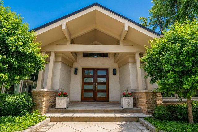 6320 N Lake DRIVE, Whitefish Bay, WI 53217