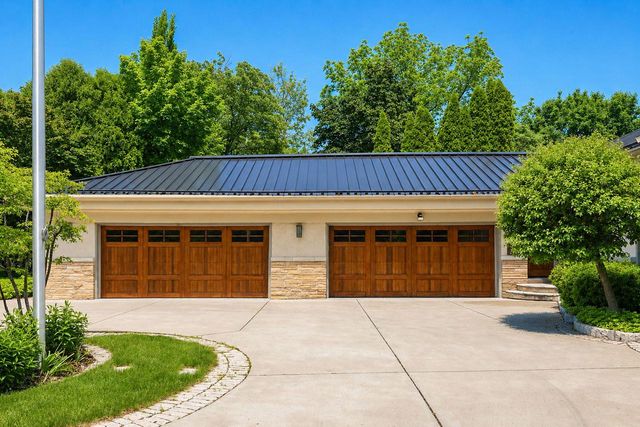 6320 N Lake DRIVE, Whitefish Bay, WI 53217
