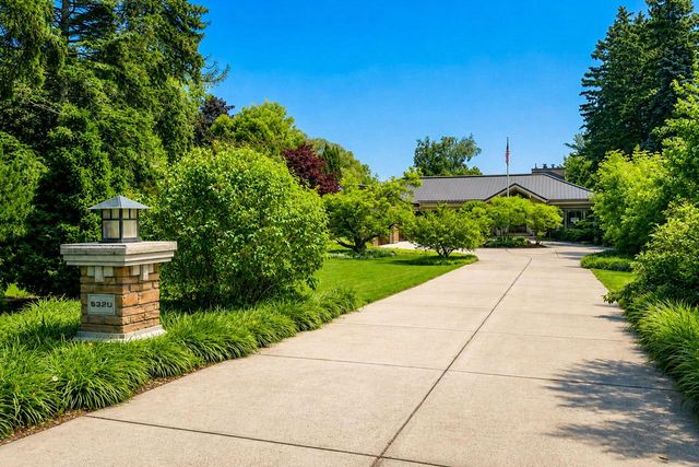6320 N Lake DRIVE, Whitefish Bay, WI 53217