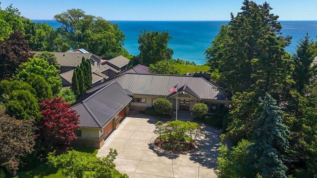6320 N Lake DRIVE, Whitefish Bay, WI 53217