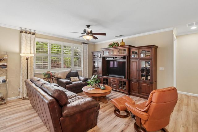 7560 Chatsworth Cir, Elk Grove, CA 95757