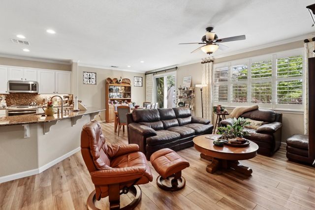 7560 Chatsworth Cir, Elk Grove, CA 95757