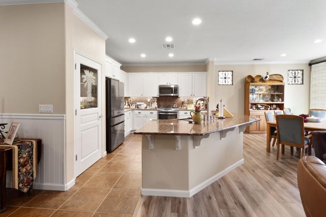 7560 Chatsworth Cir, Elk Grove, CA 95757