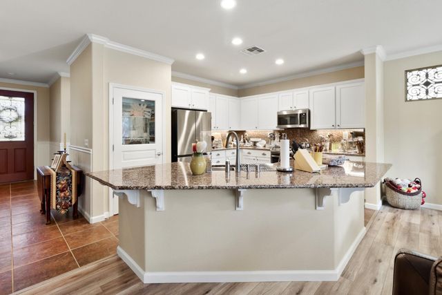 7560 Chatsworth Cir, Elk Grove, CA 95757