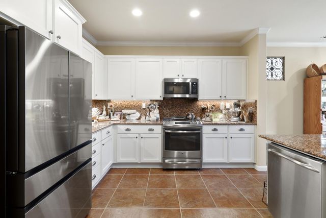 7560 Chatsworth Cir, Elk Grove, CA 95757