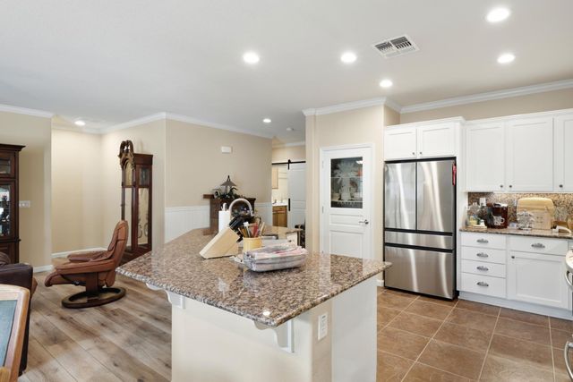 7560 Chatsworth Cir, Elk Grove, CA 95757