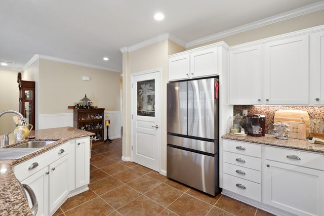 7560 Chatsworth Cir, Elk Grove, CA 95757