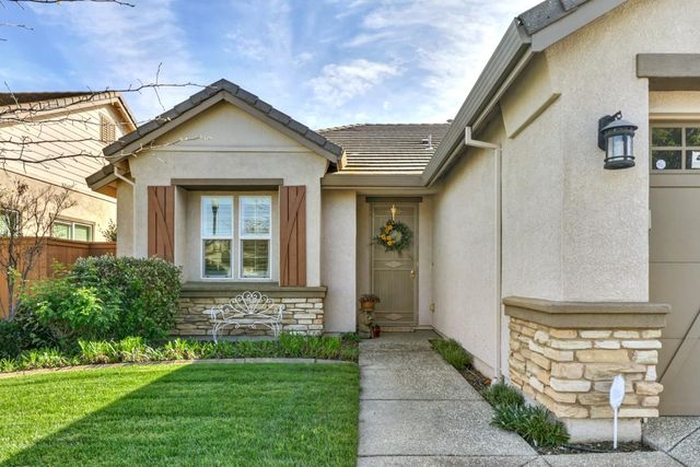 7560 Chatsworth Cir, Elk Grove, CA 95757