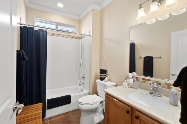 7560 Chatsworth Cir, Elk Grove, CA 95757