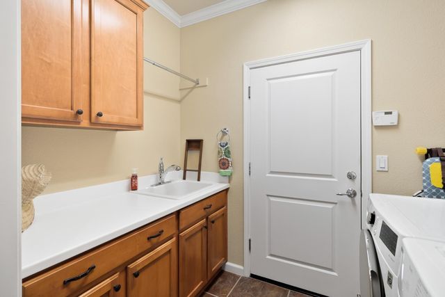 7560 Chatsworth Cir, Elk Grove, CA 95757