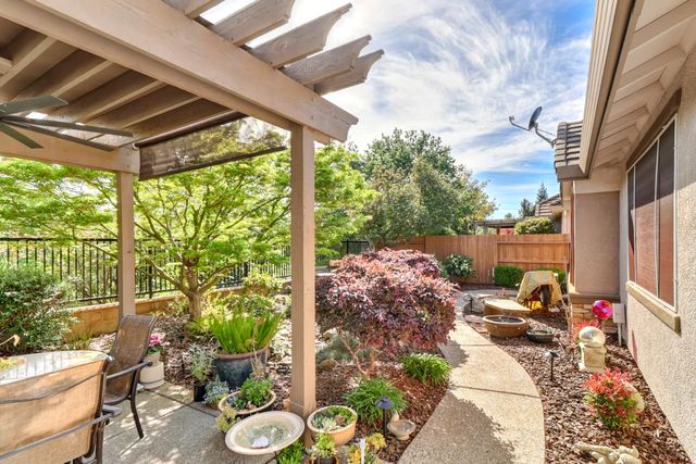 7560 Chatsworth Cir, Elk Grove, CA 95757