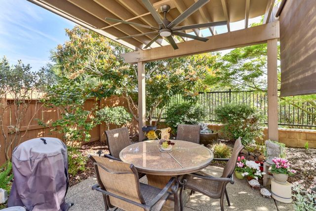 7560 Chatsworth Cir, Elk Grove, CA 95757