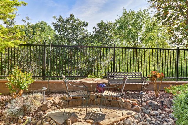 7560 Chatsworth Cir, Elk Grove, CA 95757