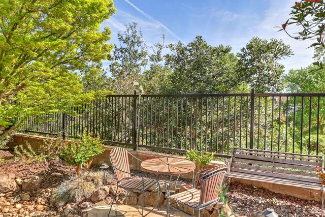 7560 Chatsworth Cir, Elk Grove, CA 95757