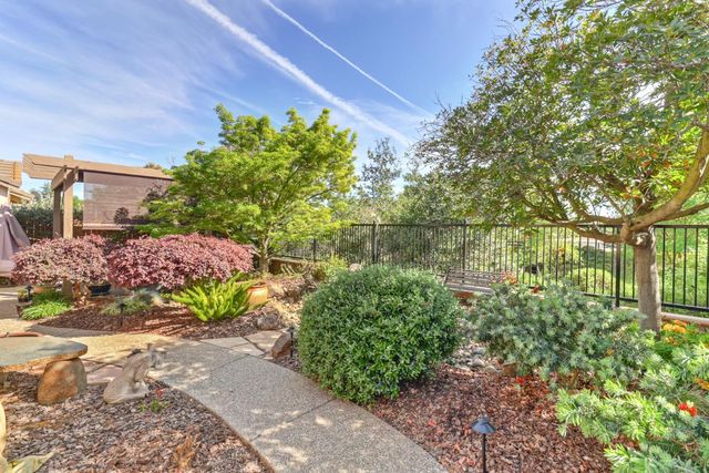 7560 Chatsworth Cir, Elk Grove, CA 95757
