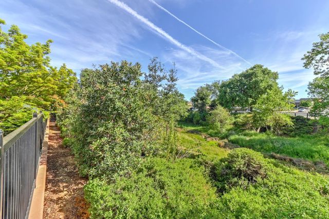 7560 Chatsworth Cir, Elk Grove, CA 95757