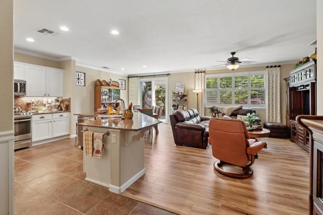 7560 Chatsworth Cir, Elk Grove, CA 95757