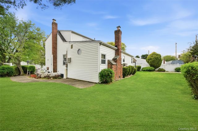1733 Meadow Court, East Meadow, NY 11554