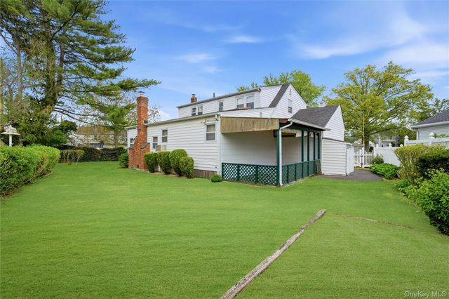 1733 Meadow Court, East Meadow, NY 11554