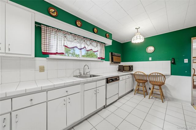 1733 Meadow Court, East Meadow, NY 11554