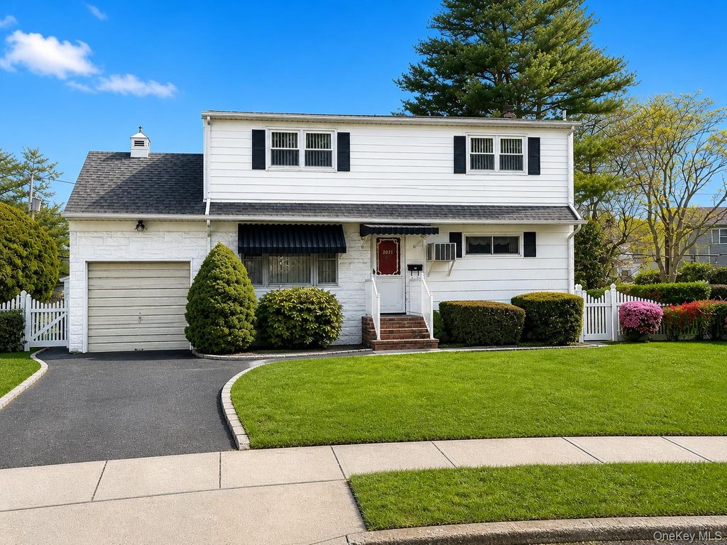 1733 Meadow Court, East Meadow, NY 11554