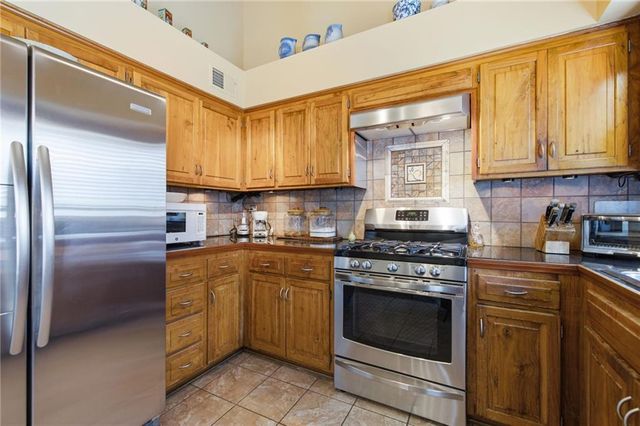 3812 W 79th Terrace, Prairie Village, KS 66208