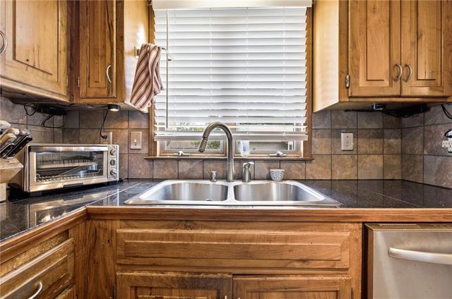 3812 W 79th Terrace, Prairie Village, KS 66208