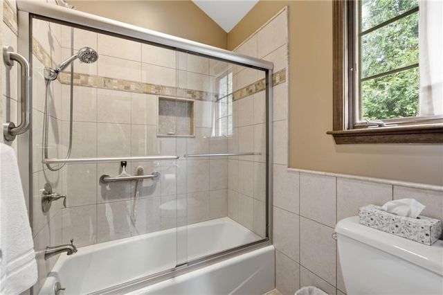 3812 W 79th Terrace, Prairie Village, KS 66208