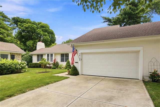 3812 W 79th Terrace, Prairie Village, KS 66208