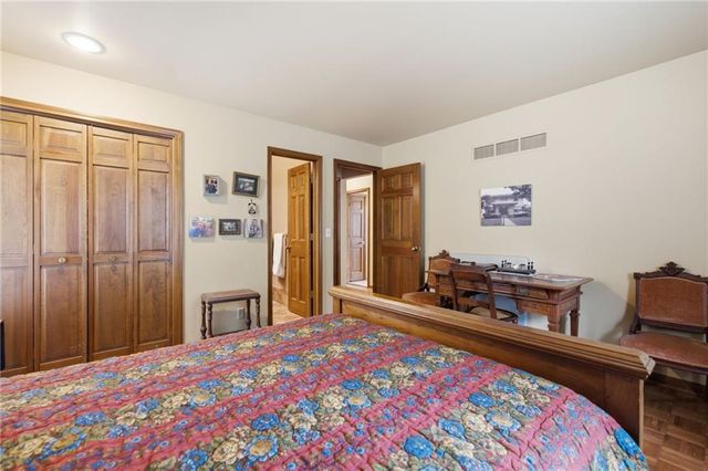 3812 W 79th Terrace, Prairie Village, KS 66208