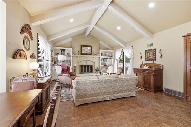 3812 W 79th Terrace, Prairie Village, KS 66208