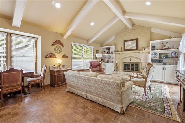 3812 W 79th Terrace, Prairie Village, KS 66208
