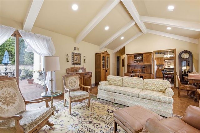 3812 W 79th Terrace, Prairie Village, KS 66208