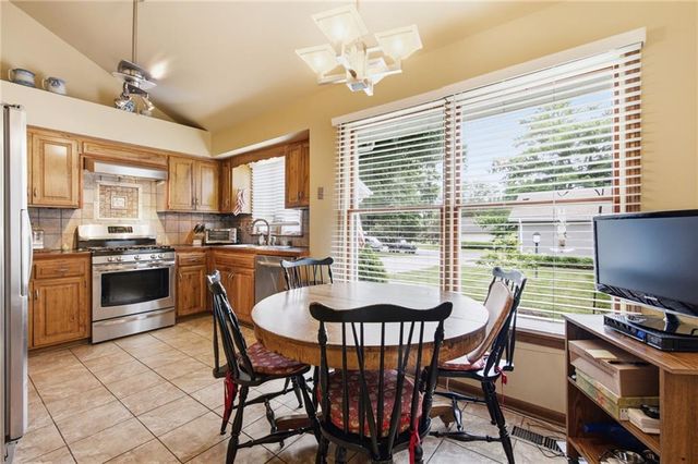 3812 W 79th Terrace, Prairie Village, KS 66208