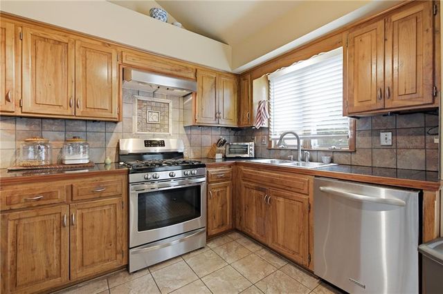 3812 W 79th Terrace, Prairie Village, KS 66208