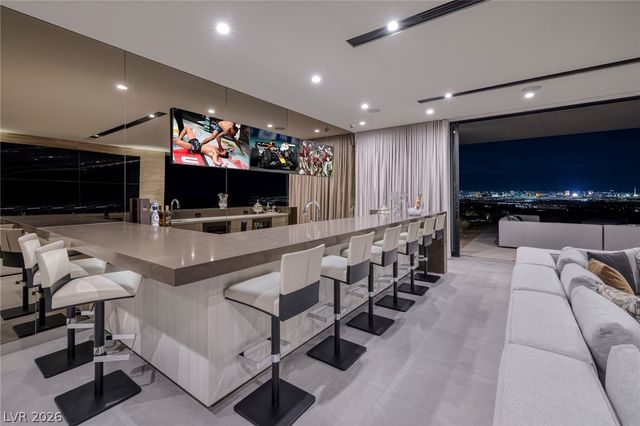 705 Dragon Peak Drive, Henderson, NV 89012