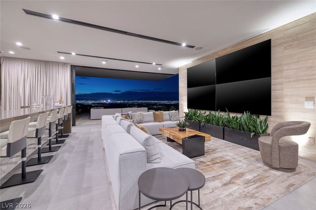 705 Dragon Peak Drive, Henderson, NV 89012