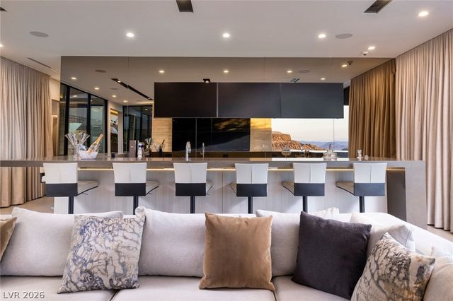 705 Dragon Peak Drive, Henderson, NV 89012