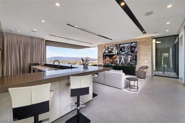 705 Dragon Peak Drive, Henderson, NV 89012