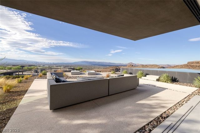 705 Dragon Peak Drive, Henderson, NV 89012