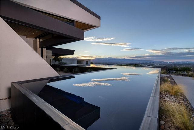 705 Dragon Peak Drive, Henderson, NV 89012