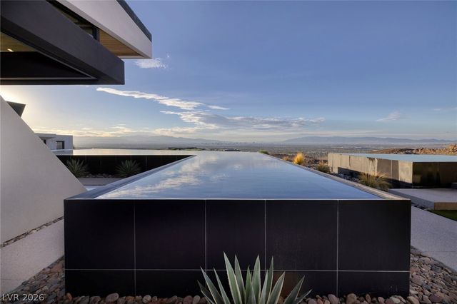 705 Dragon Peak Drive, Henderson, NV 89012