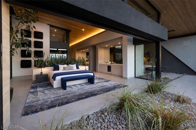 705 Dragon Peak Drive, Henderson, NV 89012